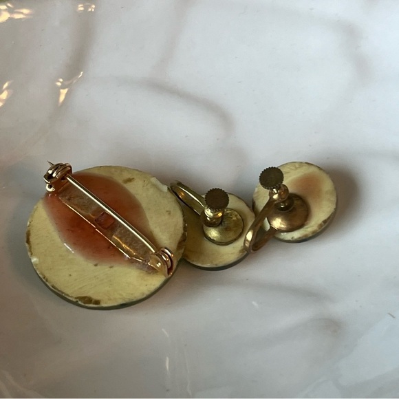 Vintage 40s-50s Dried Flower Lucite Pin And Earrings Set - Picture 4 of 6